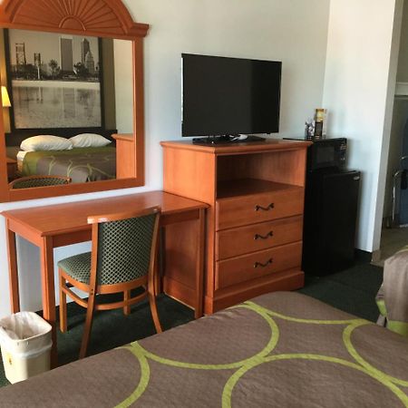Redfinn Inn Fort Pierce Bagian luar foto