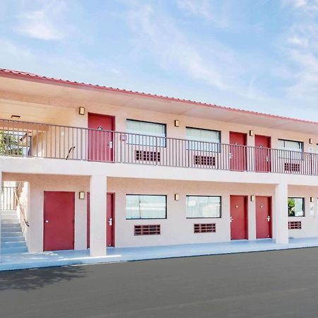 Redfinn Inn Fort Pierce Bagian luar foto