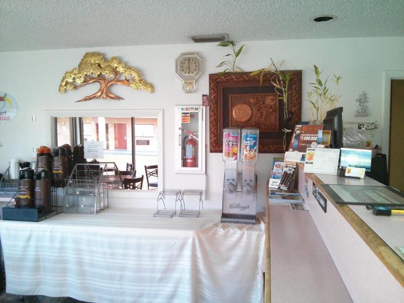 Redfinn Inn Fort Pierce Bagian luar foto