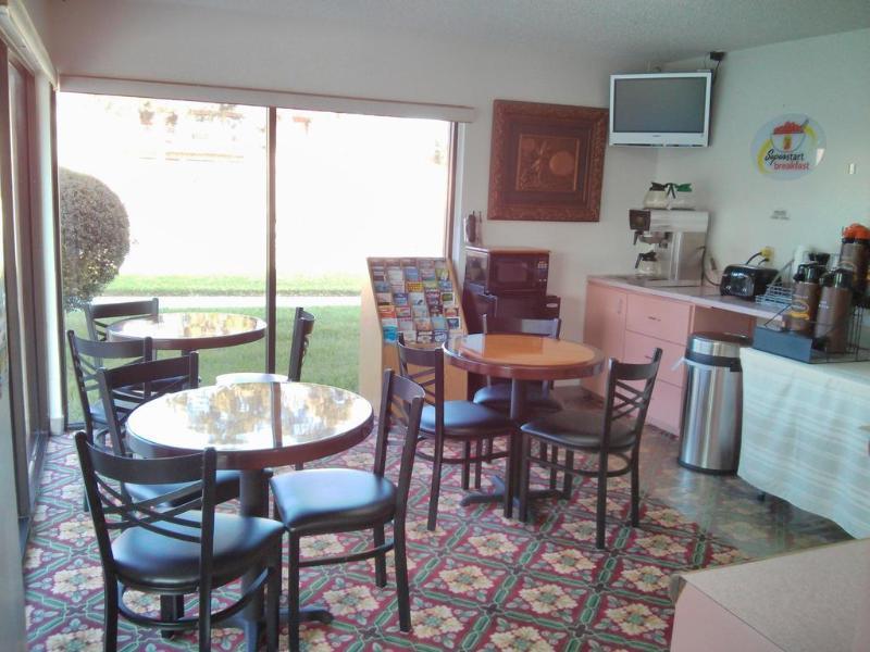 Redfinn Inn Fort Pierce Bagian luar foto