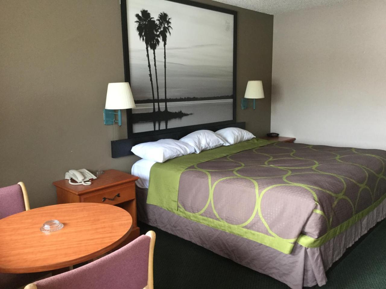 Redfinn Inn Fort Pierce Bagian luar foto