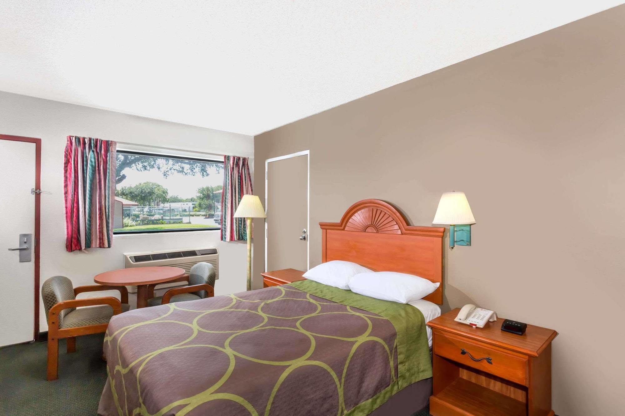 Redfinn Inn Fort Pierce Bagian luar foto