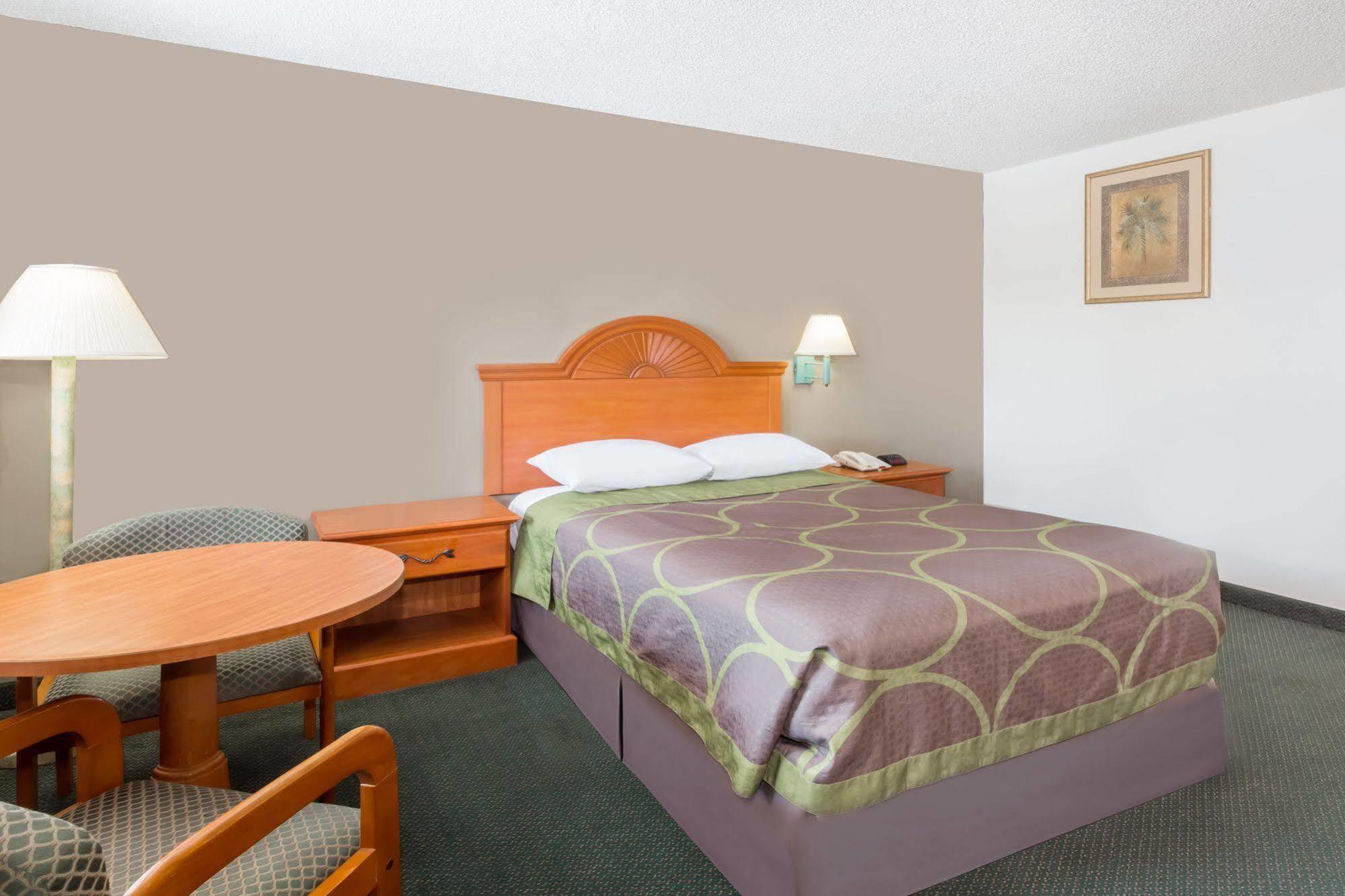 Redfinn Inn Fort Pierce Bagian luar foto